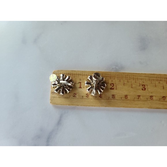 Vintage Weisner Floral Screwback Earrings - Picture 9 of 10